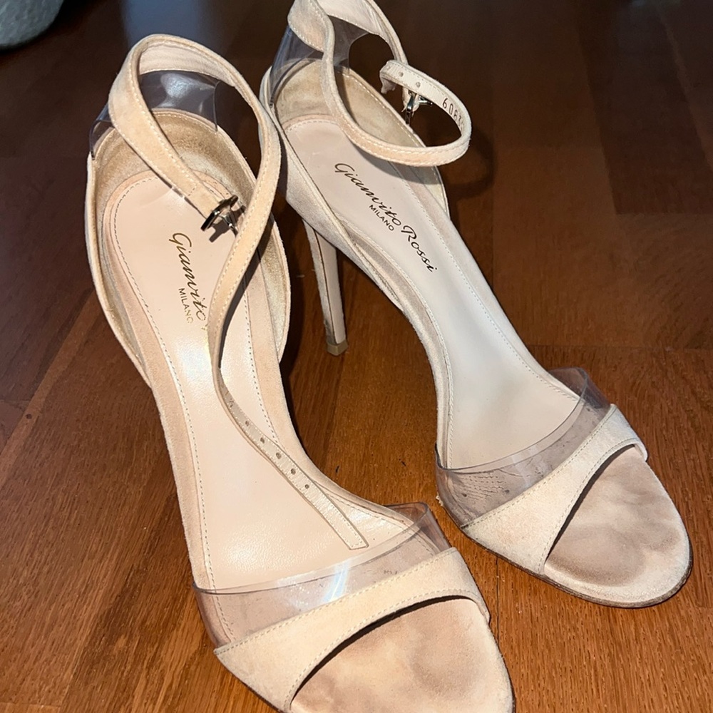 ankle strap gianvito rossi heels nude with clear details, open toe